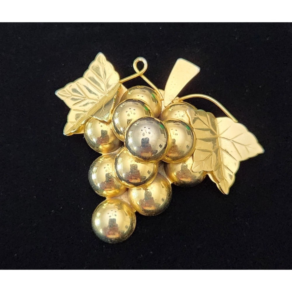 Grape Cluster Raised Brooch Pin Pendant Vintage Gold Leaf Plated Retro‎ Jewelry